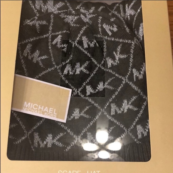 Michael kors scarf and hat set - Picture 2 of 4